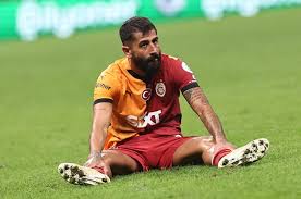 "Qalatasaray"ın mövsüm sonunda yollarını ayıra biləcəyi ilk futbolçu bəlli oldu