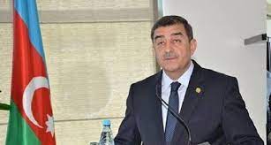 İlqar Abbasov bir köşəyə çəkilib... AĞAC YEYİR... -