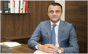 Vüqar Qurbanov "Xaç atası" və Çovdarov rolunda: TƏBİB təbib olmur, həbslə "xox" gəlir
