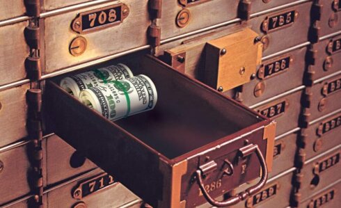 Banklara qoyulan depozitlərin məbləği 10%-dən çox artıb