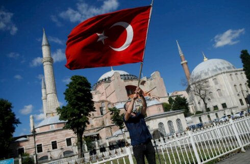 Türkiyədə müxalif DEVA partiyasının qurucusu həbs edilib