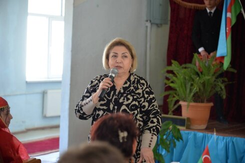 Sumqayıtda “Son zəng” də məktəb direktoru Fəridə Cəlilova məzunları təhqir edib, qovdu- Video