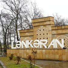 Lənkəranda 4 mərtəbəli mansardlı binanın tikintisinə hansı məmur icazə verib? -FOTOLAR