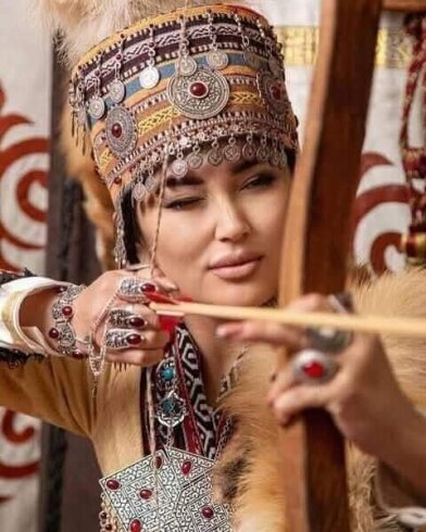 TÜRK KOZMOLOJİ DÜŞÜNCESİNDE "OK ve YAY", İKONOGRAFİK ANLAMI OLAN KUTSAL METAFORLARDANDIR.