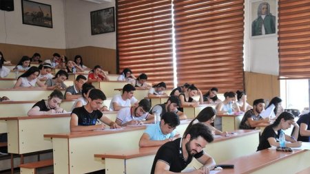 Müəllimlik ixtisasını seçən oğlanlara 200 manat təqaüd –