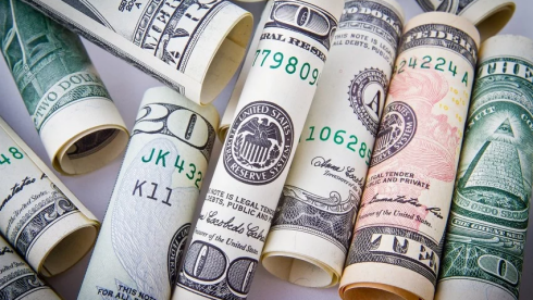 "Etibarsız" dollarlarla bağlı TƏHLÜKƏ