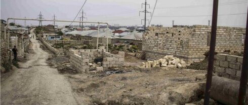 Masazırda şollar su kəmərinin mühafizə zonası zəbt edilib: Ev tikəın kim, obyekt tikən kim...
