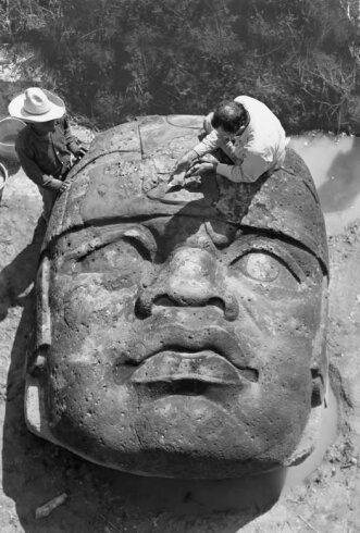 Olmec dev taş başları