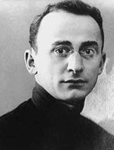 В один из дней, незадолго до падения АДР, Берия попросту исчез