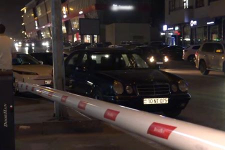 Bakıda yolu zəbt edənlərdən biri: